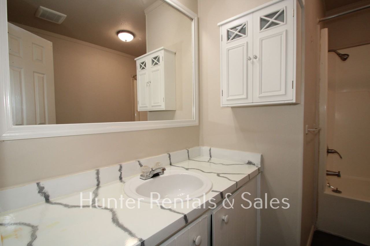 1202 Karen Dr - Photo 7 of 32