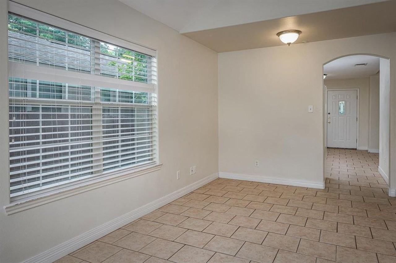 201 Elises Cir - Photo 3 of 18