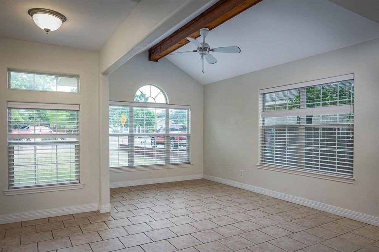 201 Elises Cir - Photo 4 of 18