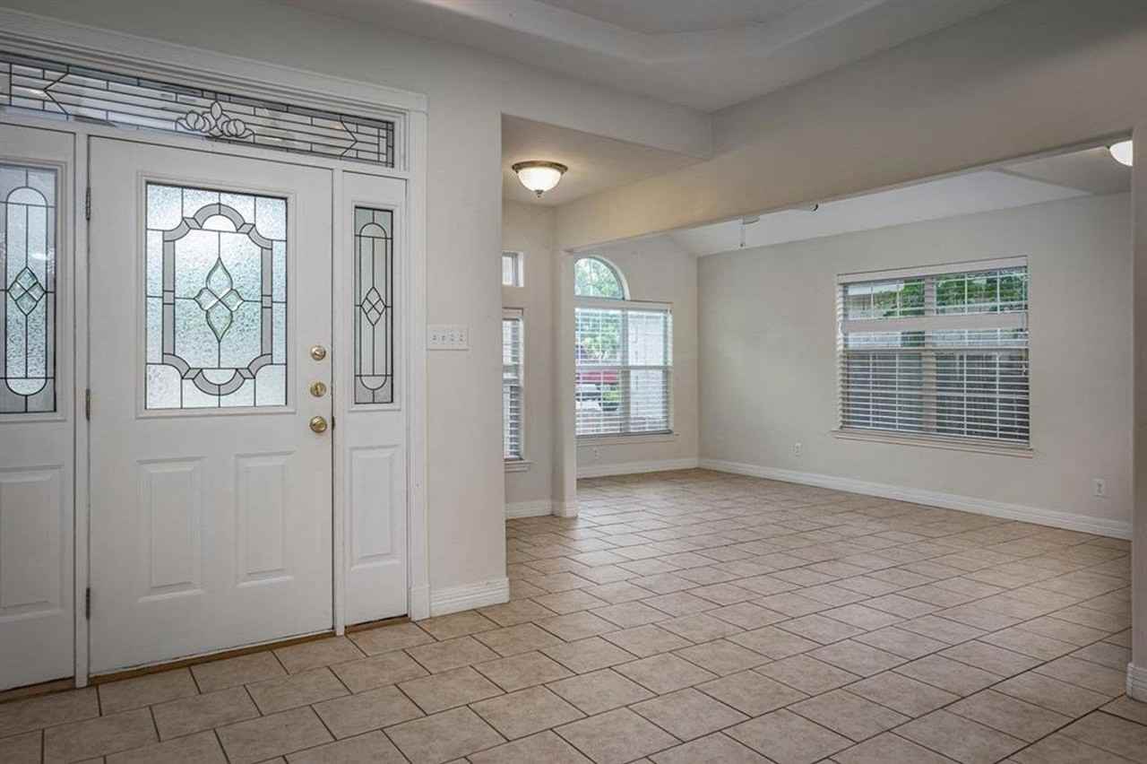 201 Elises Cir - Photo 5 of 18