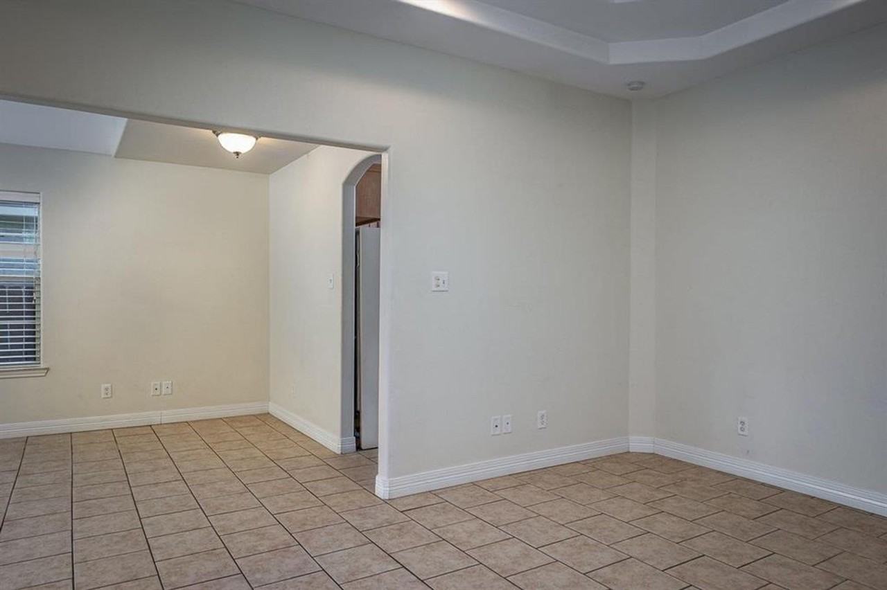 201 Elises Cir - Photo 6 of 18