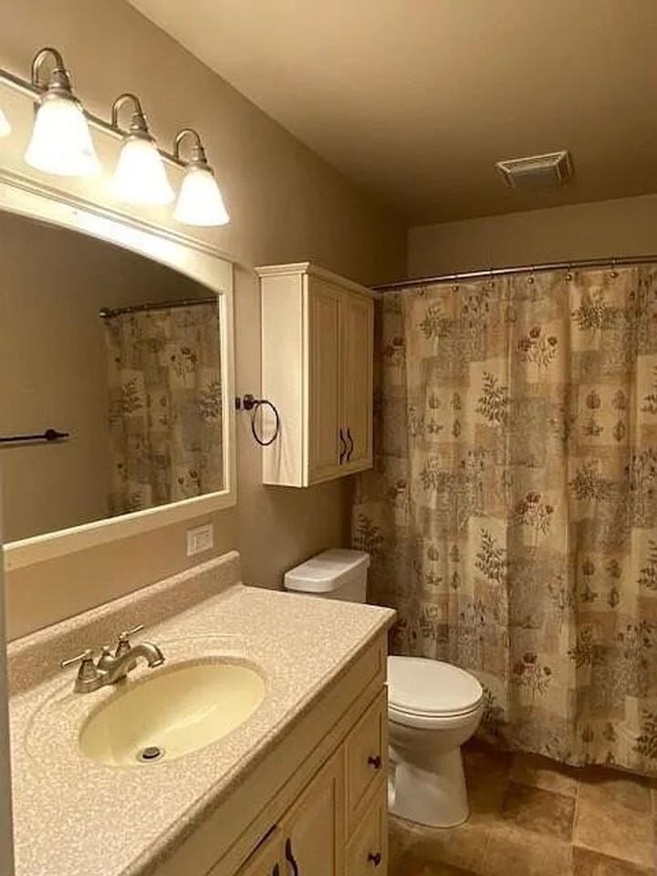 501 E Riggs St - Photo 6 of 26