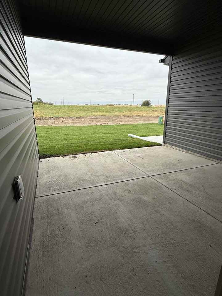 9746 S 89th St - Photo 7 of 24