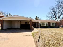 featured image of 211 E Alto Dr