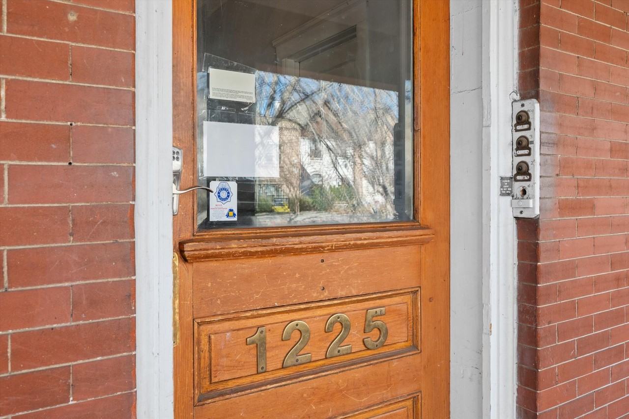 1225 N Marion St #4 - Photo 2 of 21