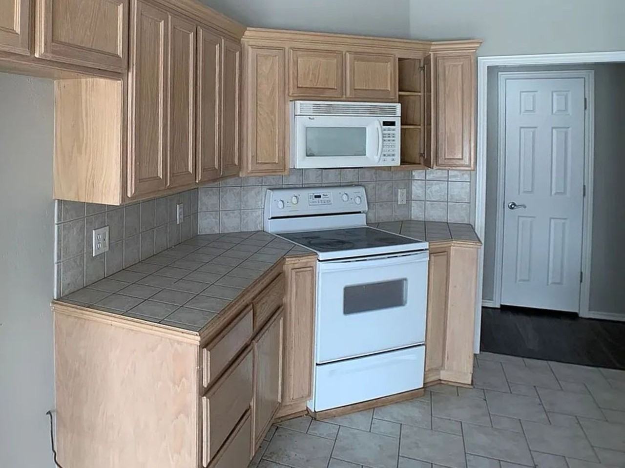 1720 Nw 172nd St - Photo 6 of 22