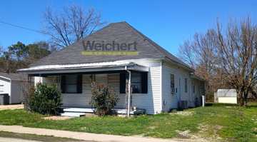 featured image of 533 E Lake St