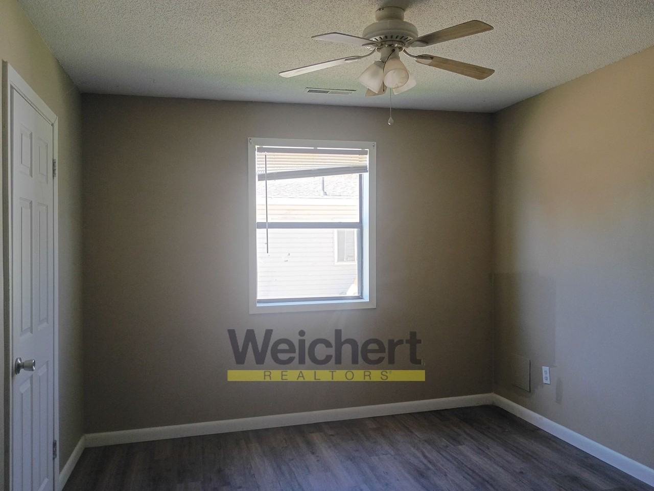 533 E Lake St - Photo 4 of 13