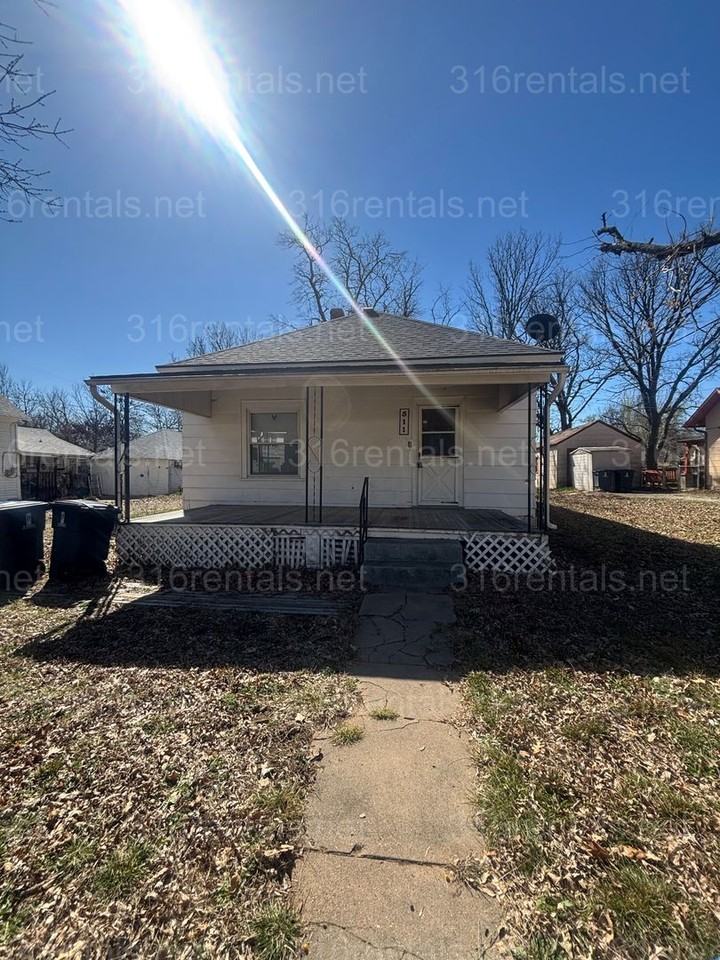 511 W Locust Ave - Photo 3 of 13