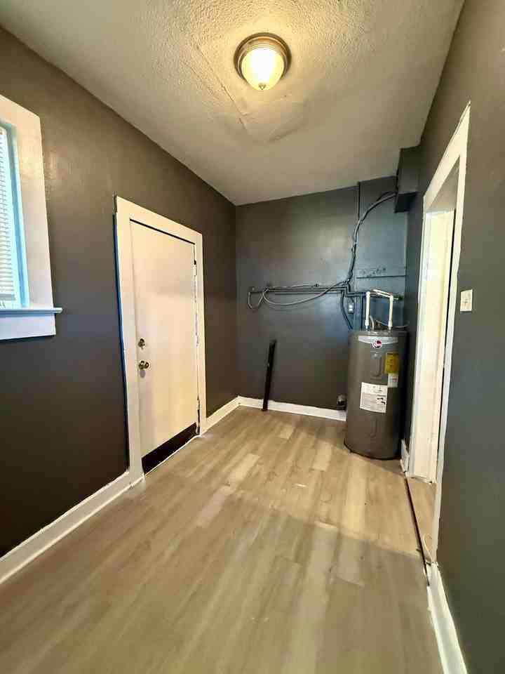 843 Crestwood St - Photo 5 of 8