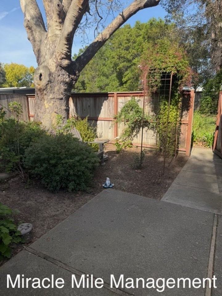 96 Martin Dr - Photo 3 of 13