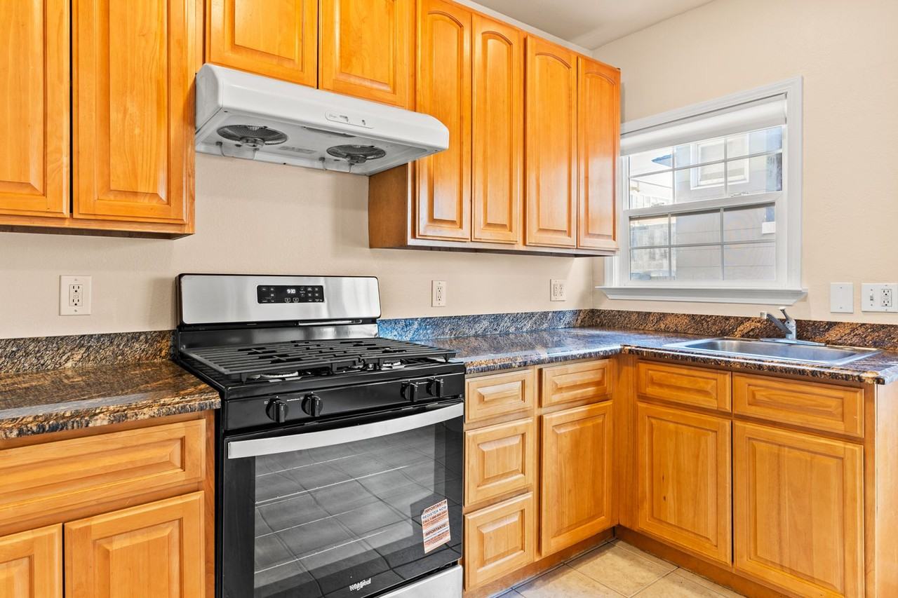 518 W Macarthur Blvd - Photo 6 of 14