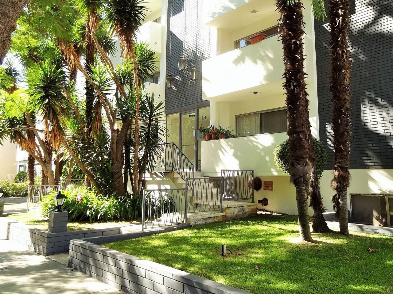 815 S. Wooster St. - Photo 2 of 2