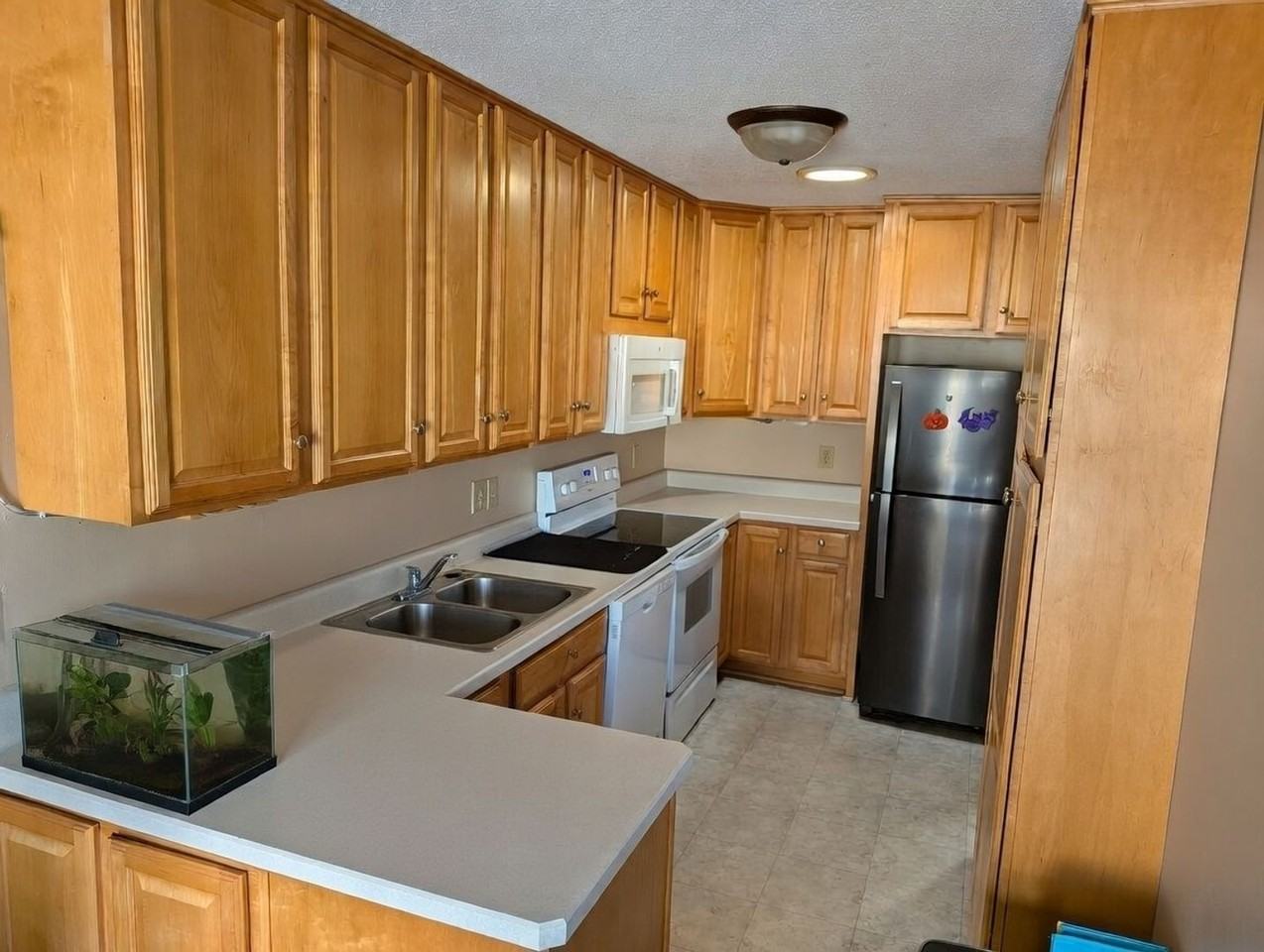 8201 W Park Hills Dr - Photo 4 of 16