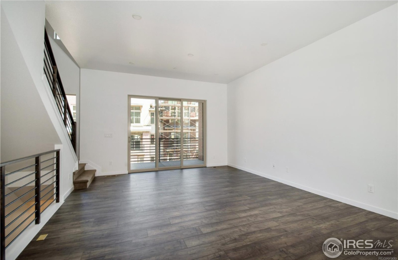 523 Primrose Ln - Photo 3 of 17