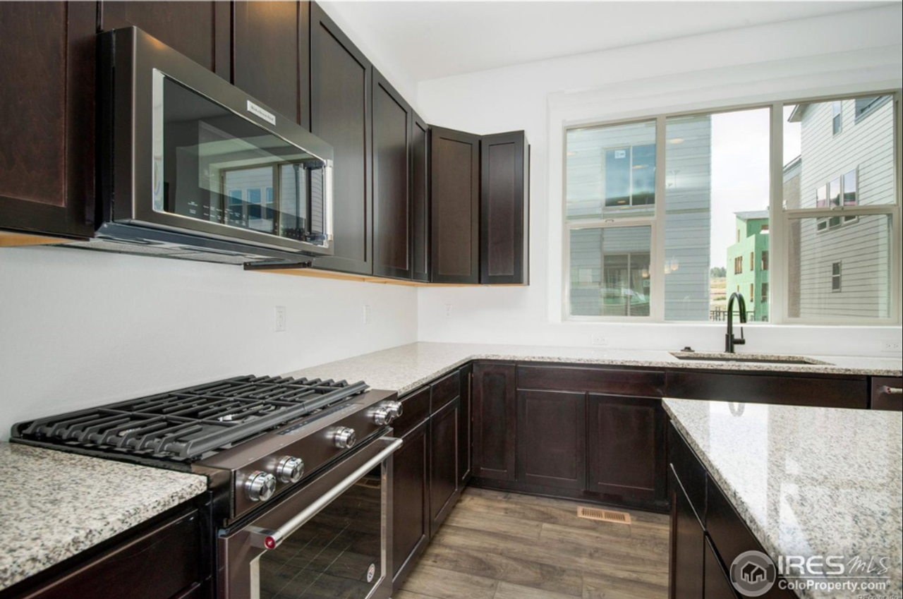 523 Primrose Ln - Photo 7 of 17