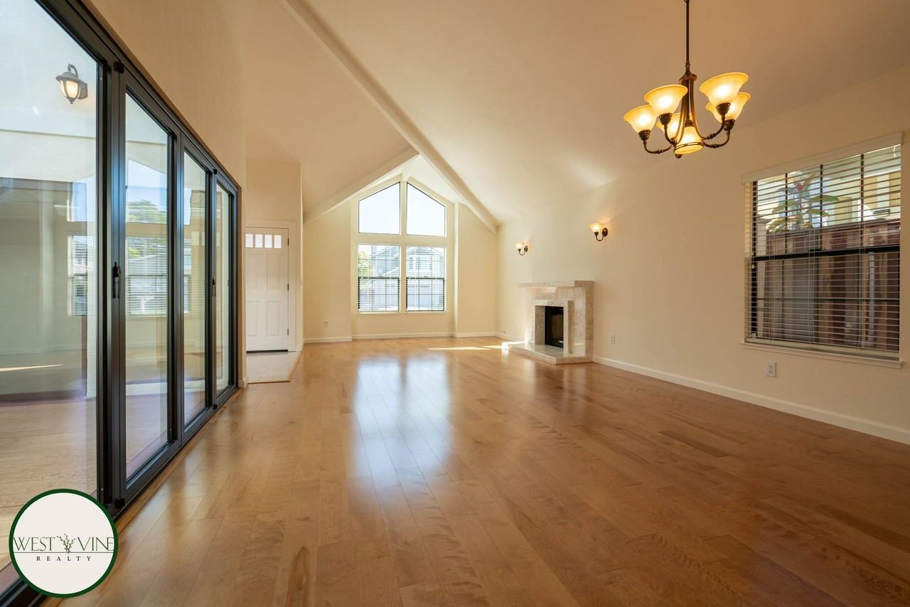 1309 Melbourne St - Photo 2 of 24