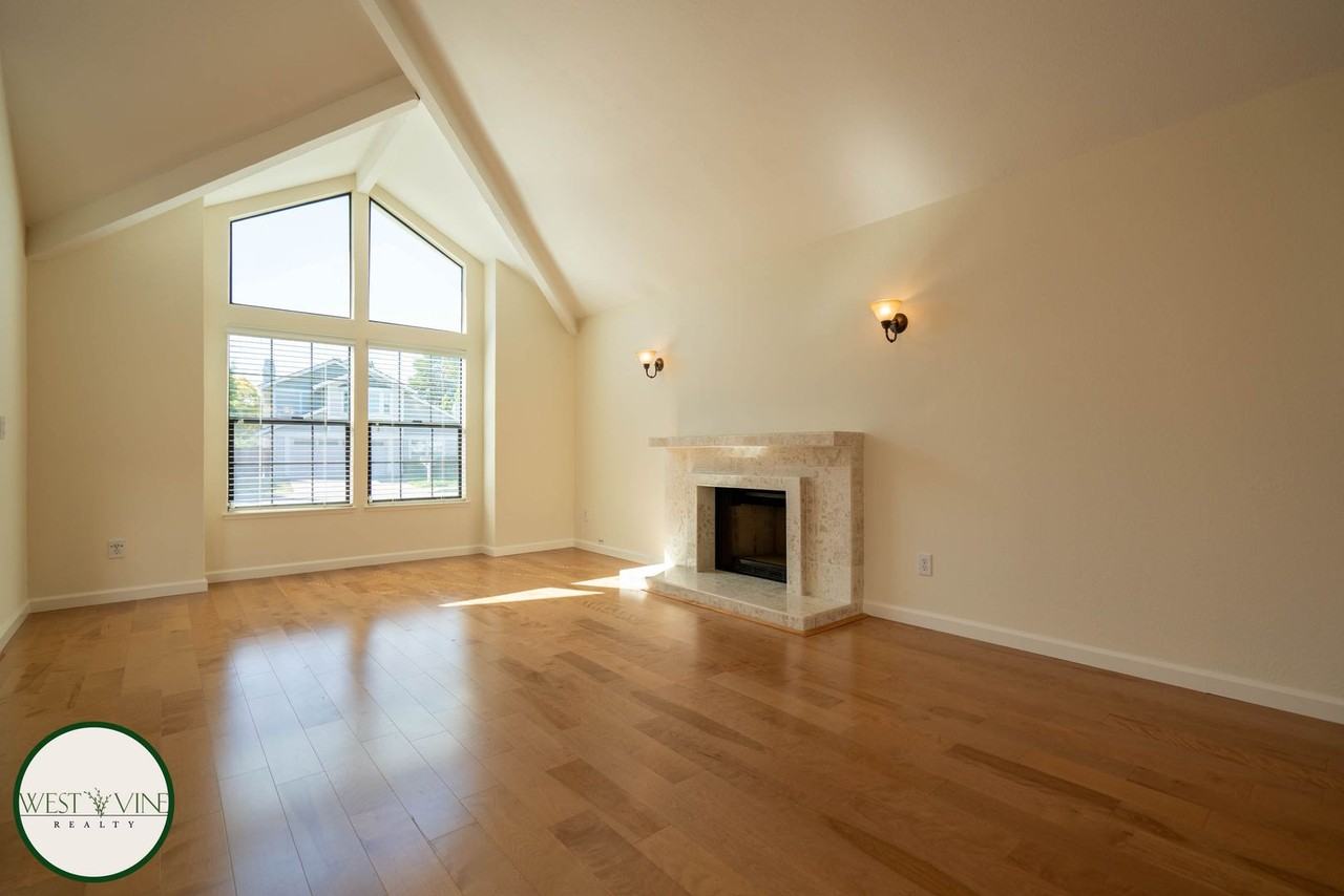 1309 Melbourne St - Photo 3 of 24