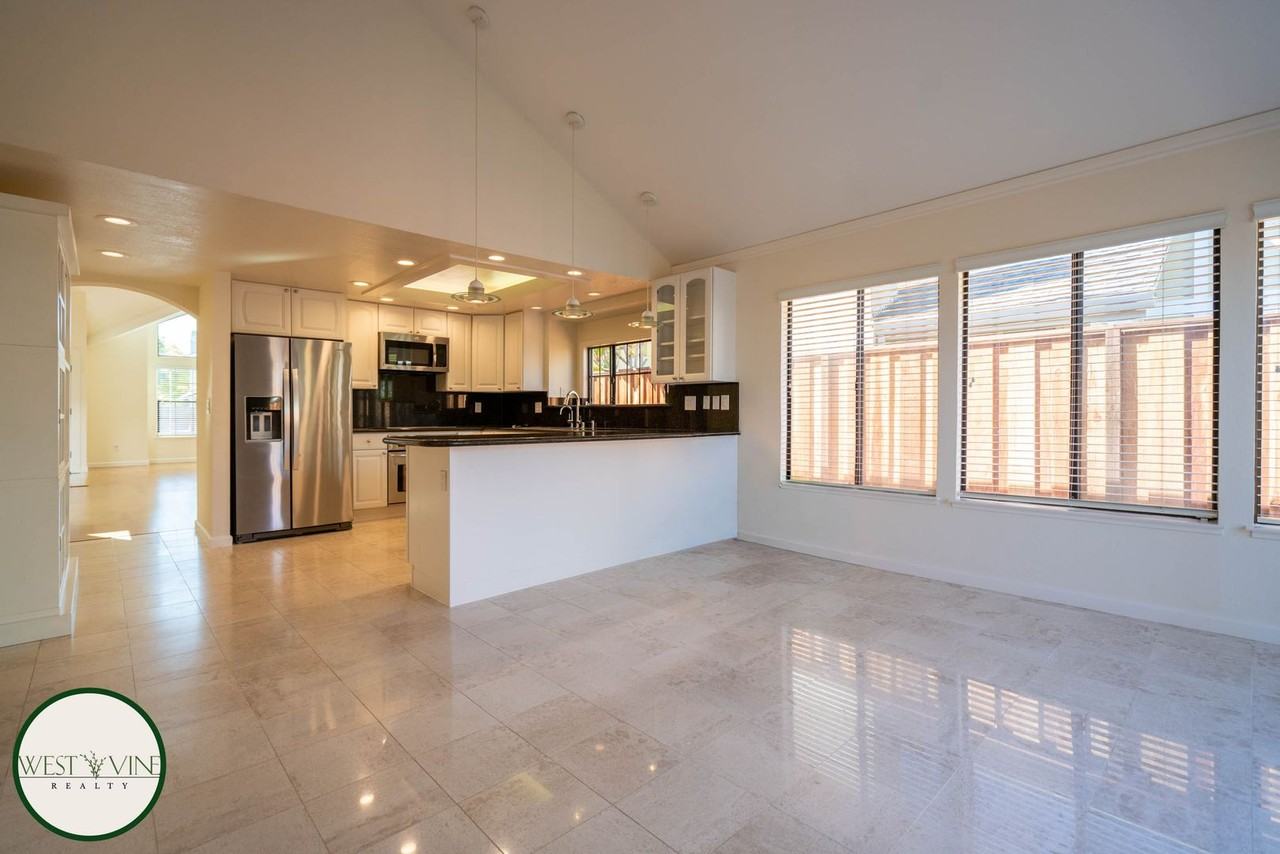 1309 Melbourne St - Photo 6 of 24