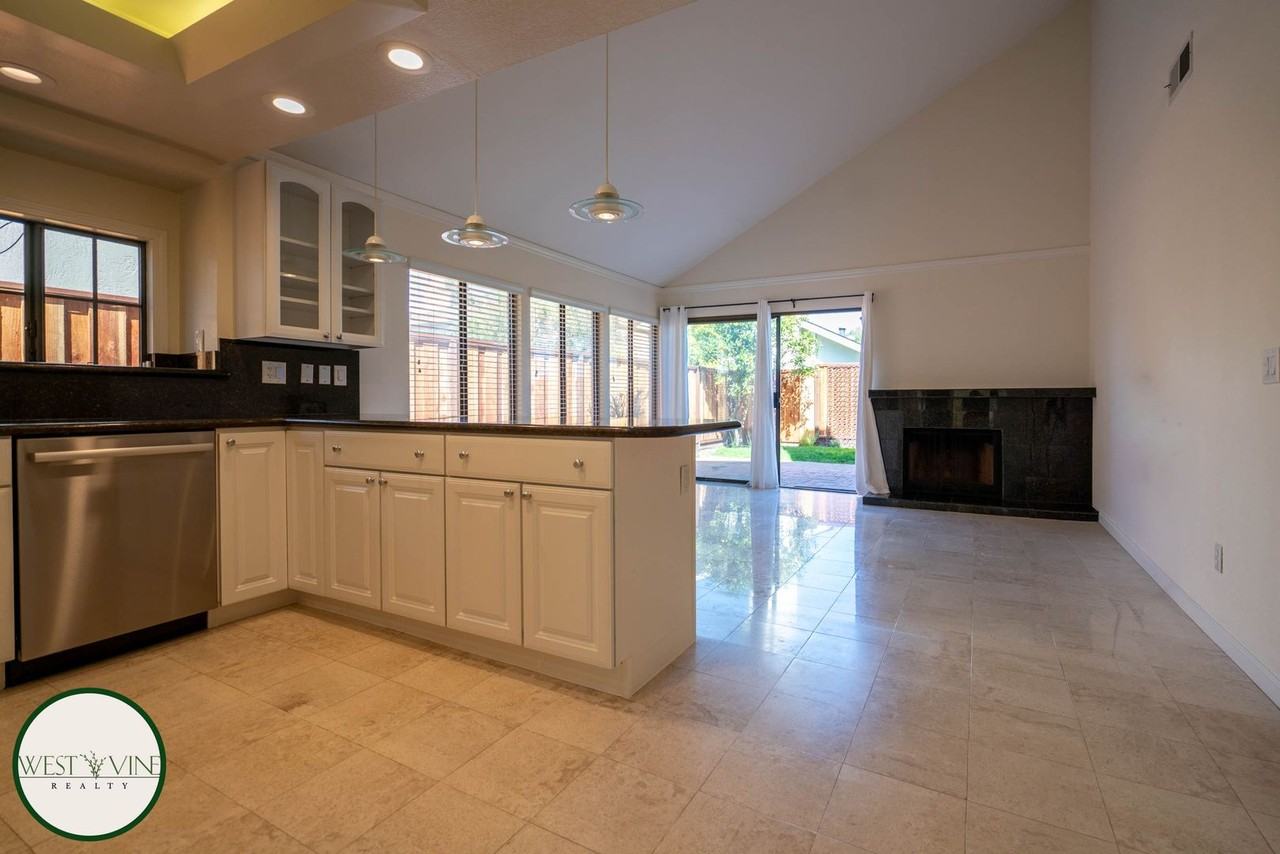 1309 Melbourne St - Photo 7 of 24