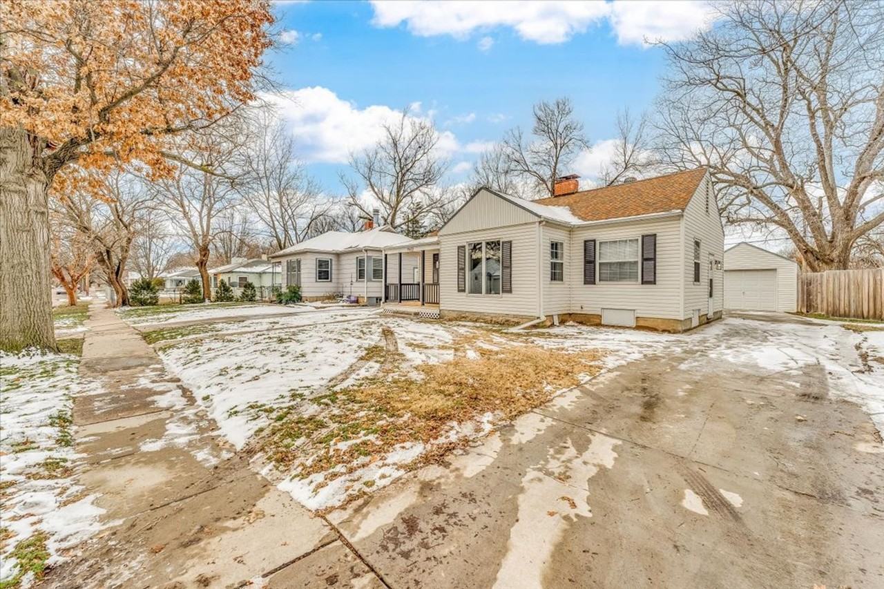 1613 N Burns St - Photo 2 of 25