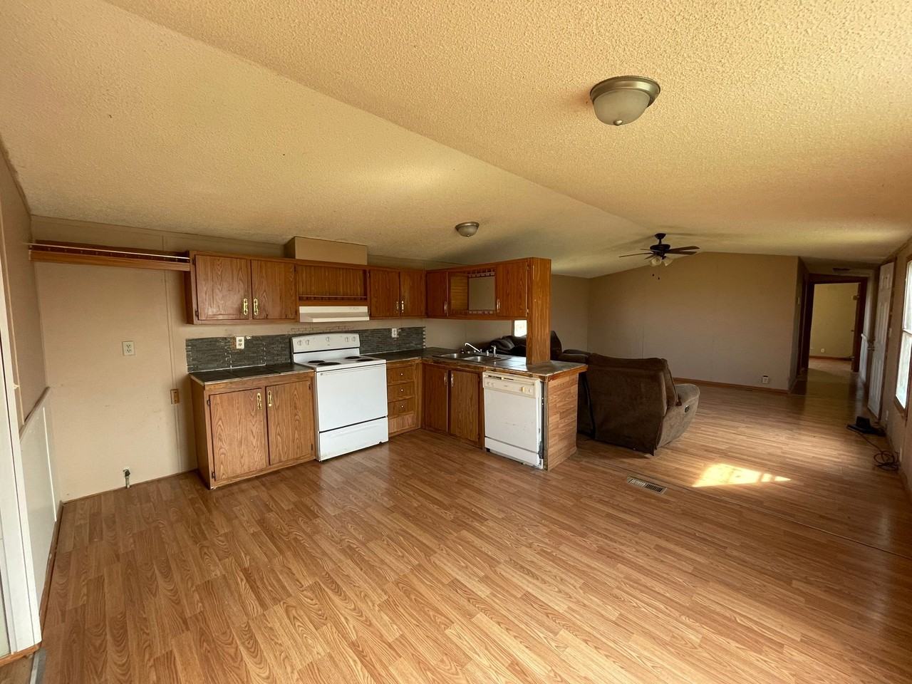 445 Pigeon Rd - Photo 2 of 8