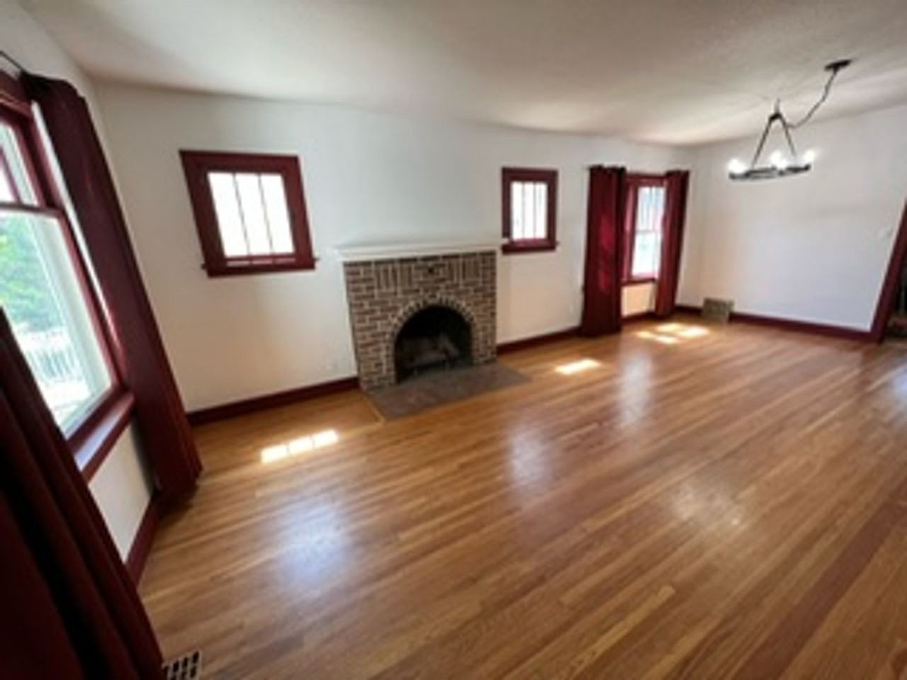 117 S Jackson St - Photo 3 of 19