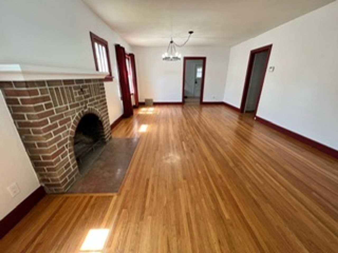 117 S Jackson St - Photo 4 of 19