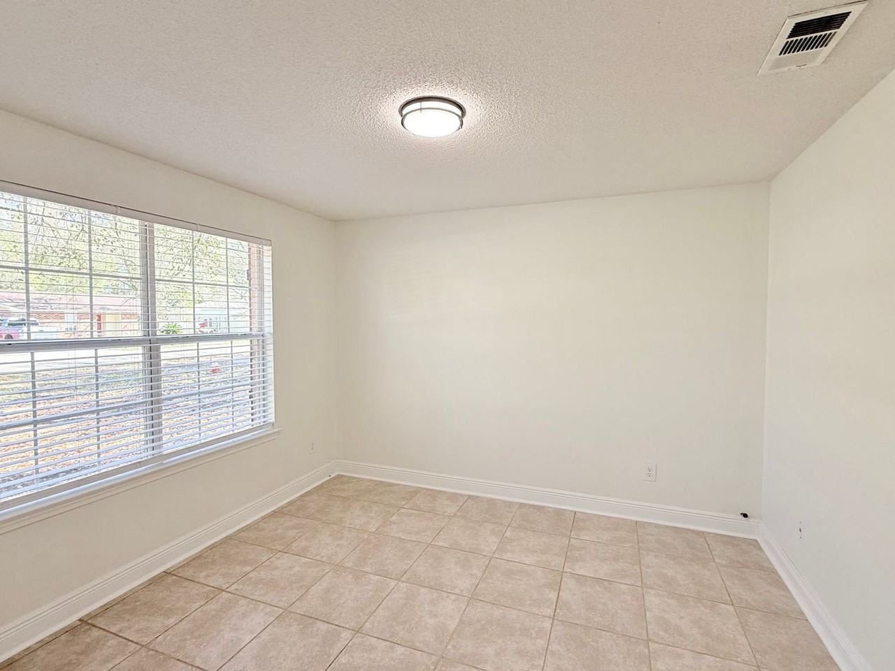 4219 Crosswinds Dr - Photo 5 of 15