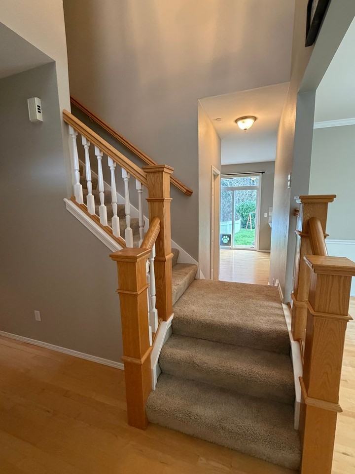 2060 Hammond Ave - Photo 2 of 26