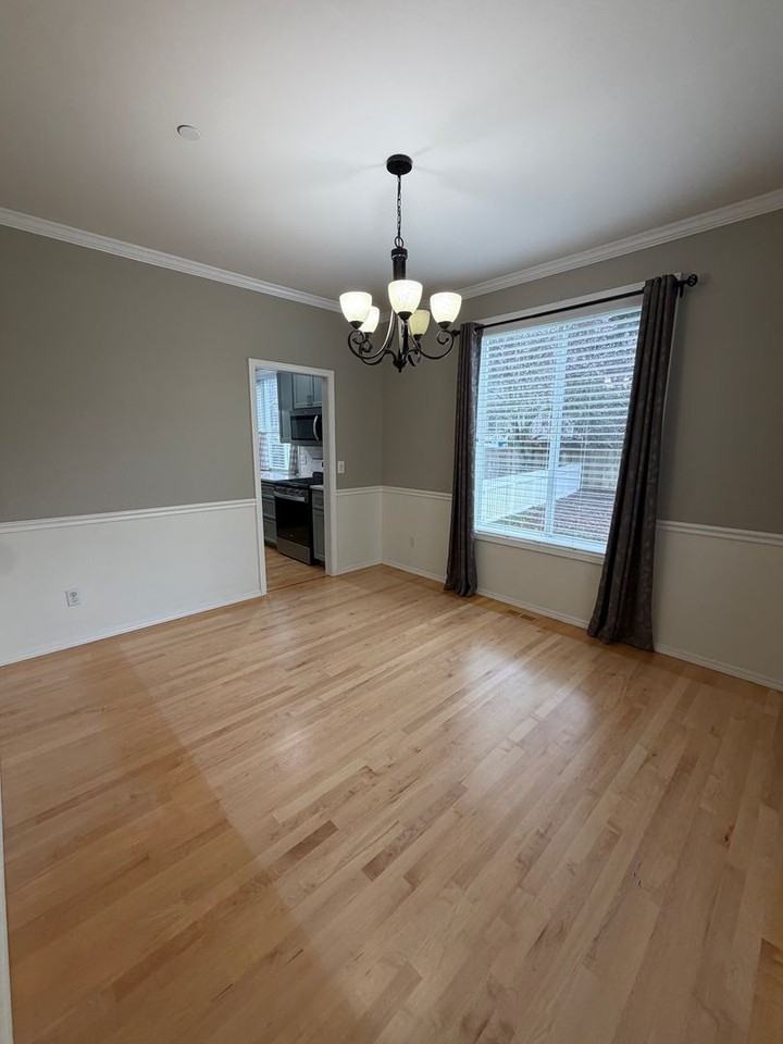 2060 Hammond Ave - Photo 3 of 26