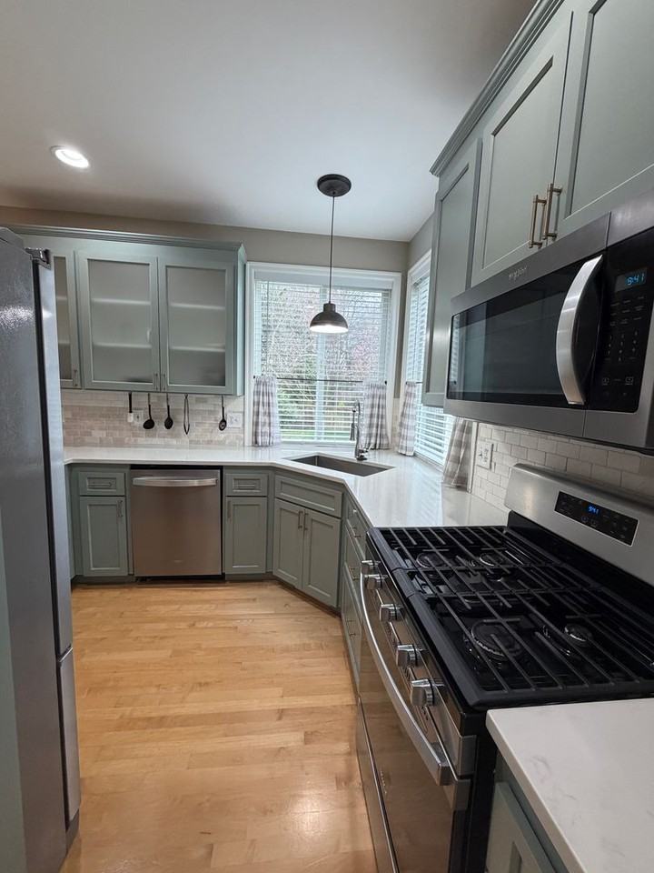 2060 Hammond Ave - Photo 4 of 26