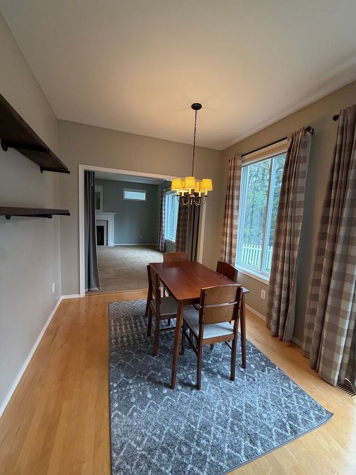 2060 Hammond Ave - Photo 6 of 26