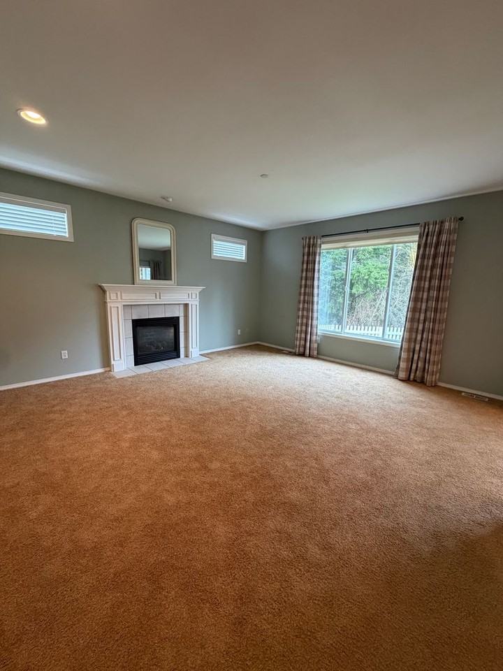 2060 Hammond Ave - Photo 7 of 26