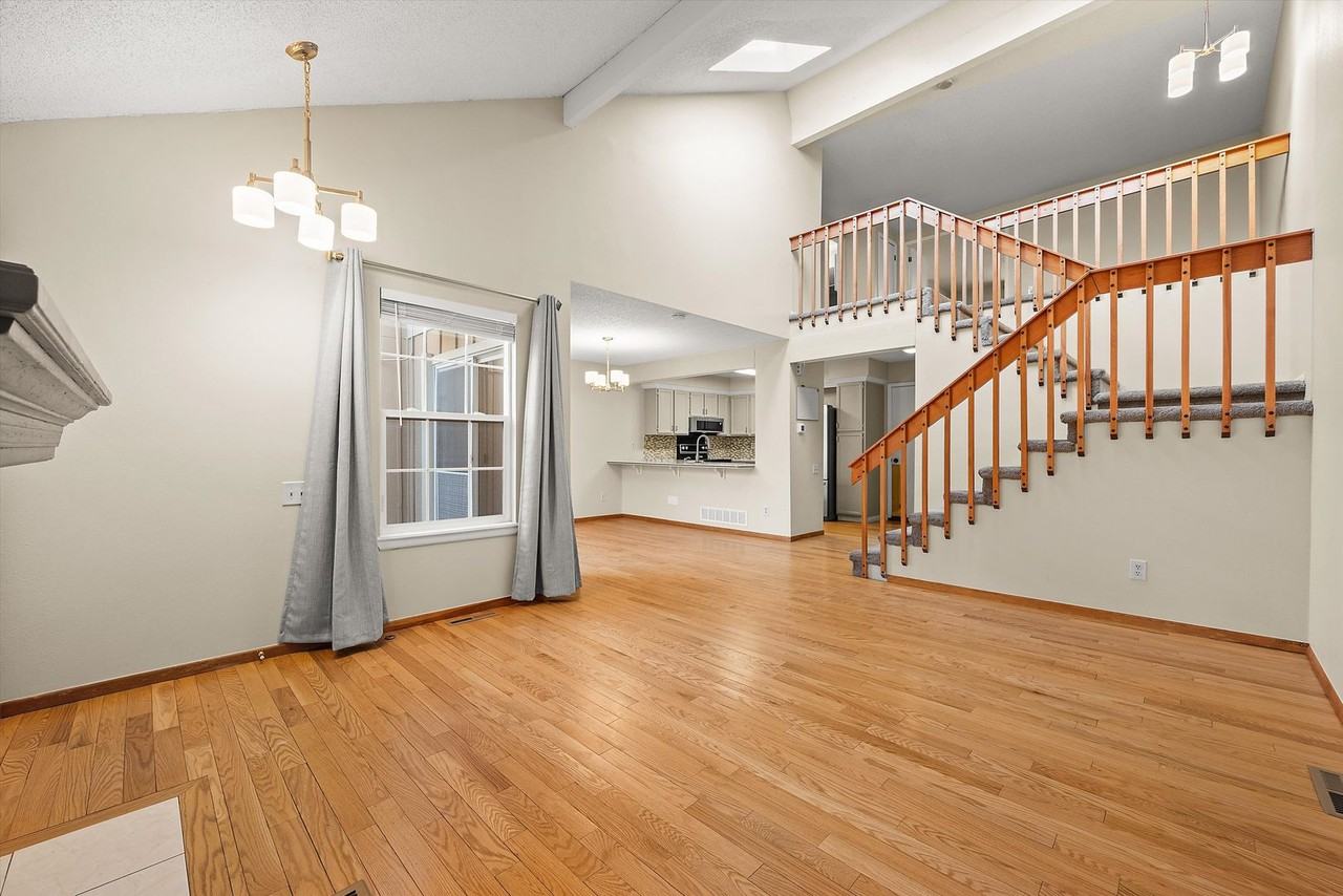 9957 Grove Way - Photo 3 of 26