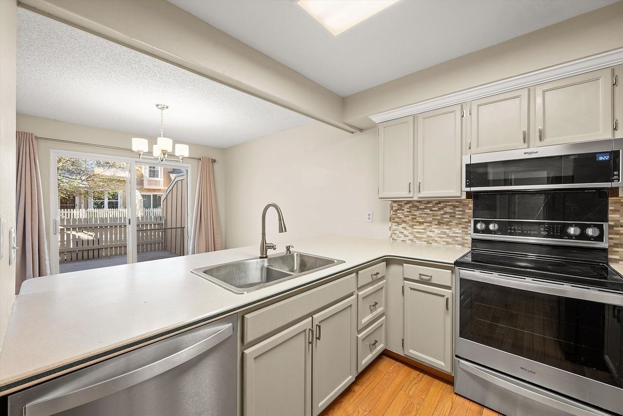 9957 Grove Way - Photo 5 of 26