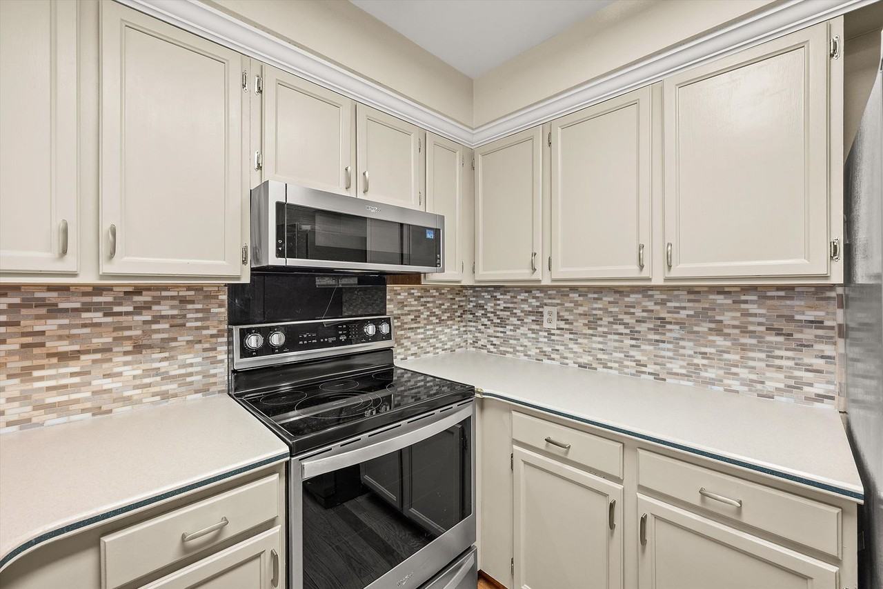 9957 Grove Way - Photo 6 of 26