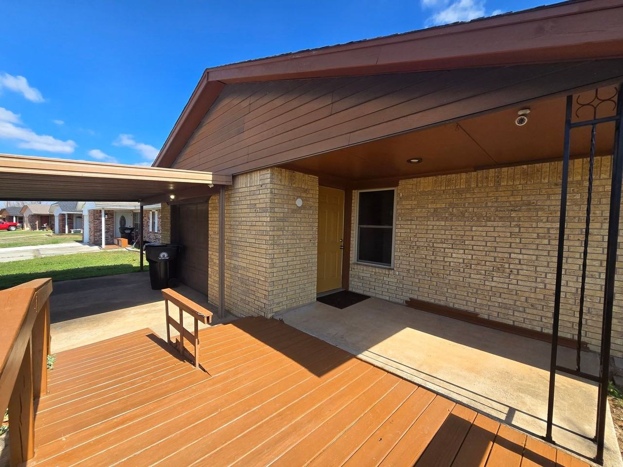 112 Thomas Blvd - Photo 5 of 40