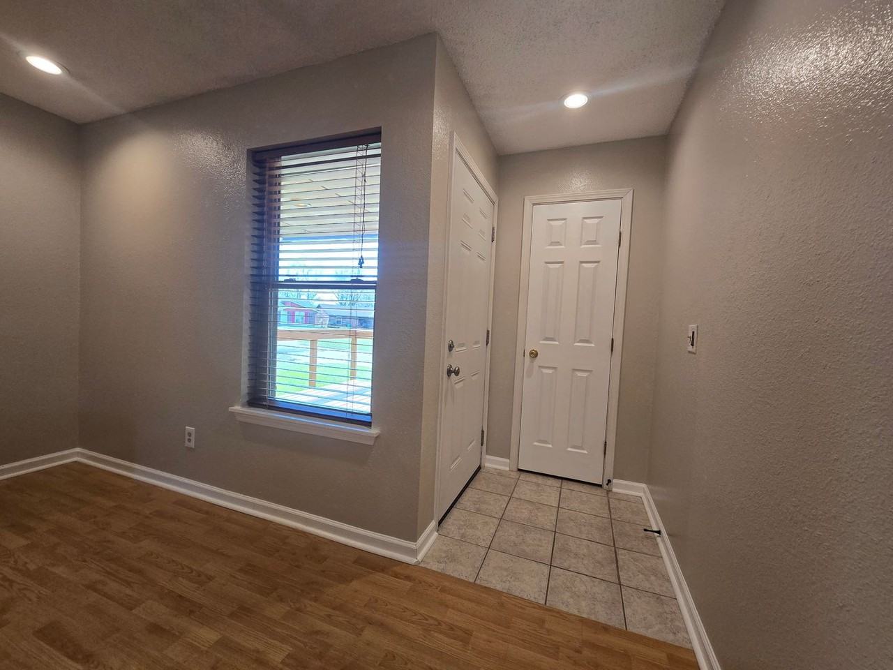 112 Thomas Blvd - Photo 7 of 40