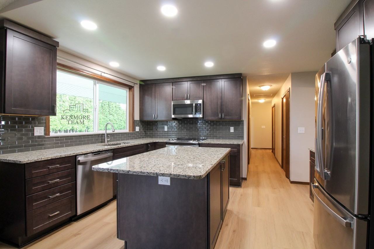 10821 W Court St - Photo 3 of 26