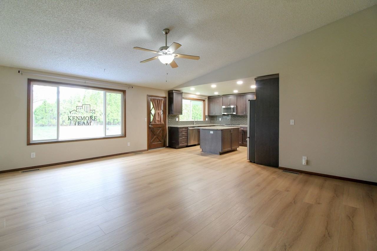 10821 W Court St - Photo 5 of 26