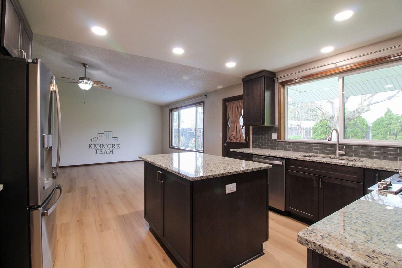 10821 W Court St - Photo 6 of 26