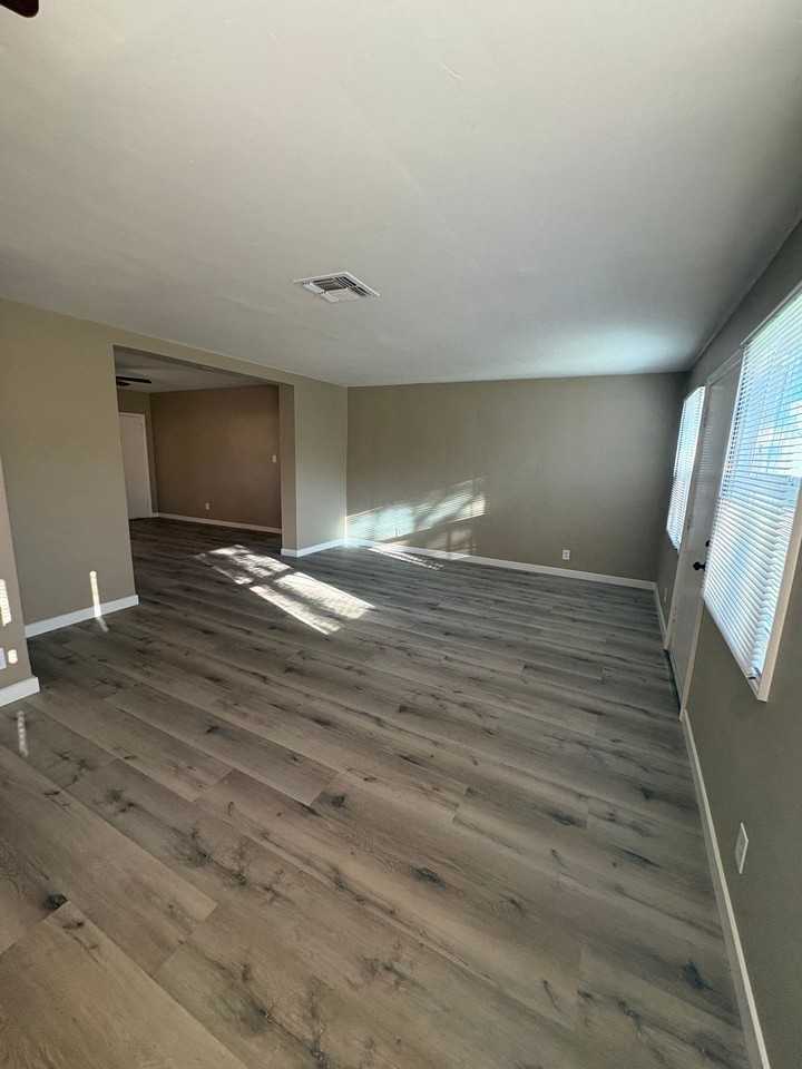 Fully Renovated 3 bed, 2 bath Home - Photo 5 of 25