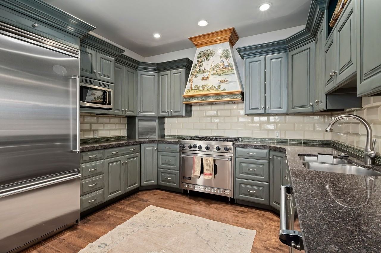 10323 S Bedrock Ln - Photo 2 of 22