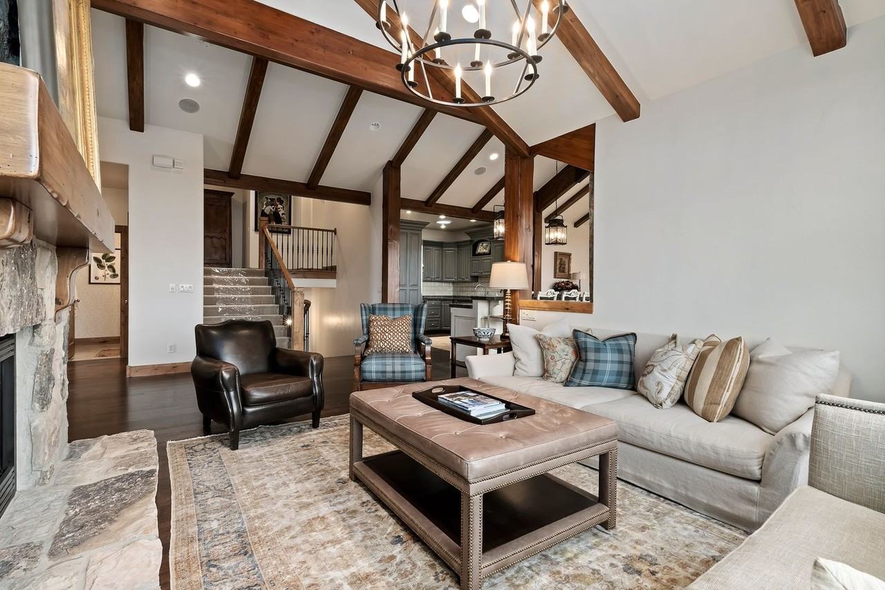 10323 S Bedrock Ln - Photo 4 of 22