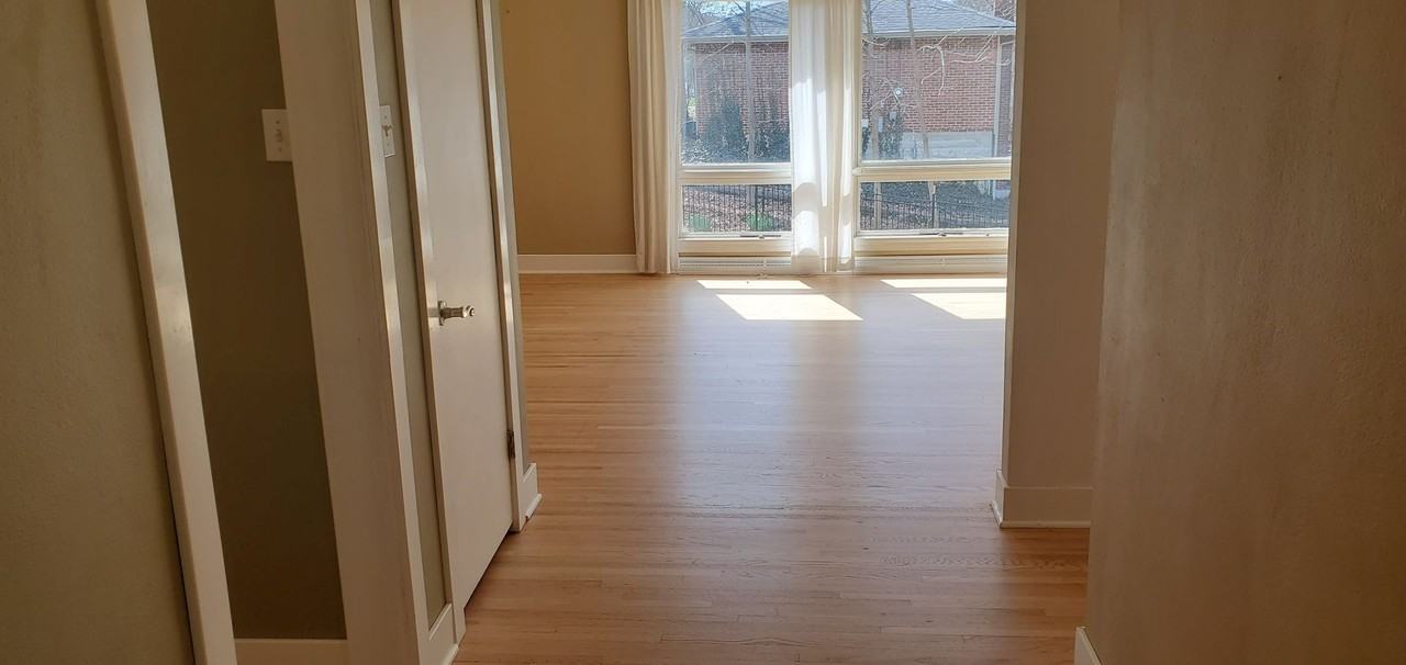 1502 North Cir - Photo 3 of 38