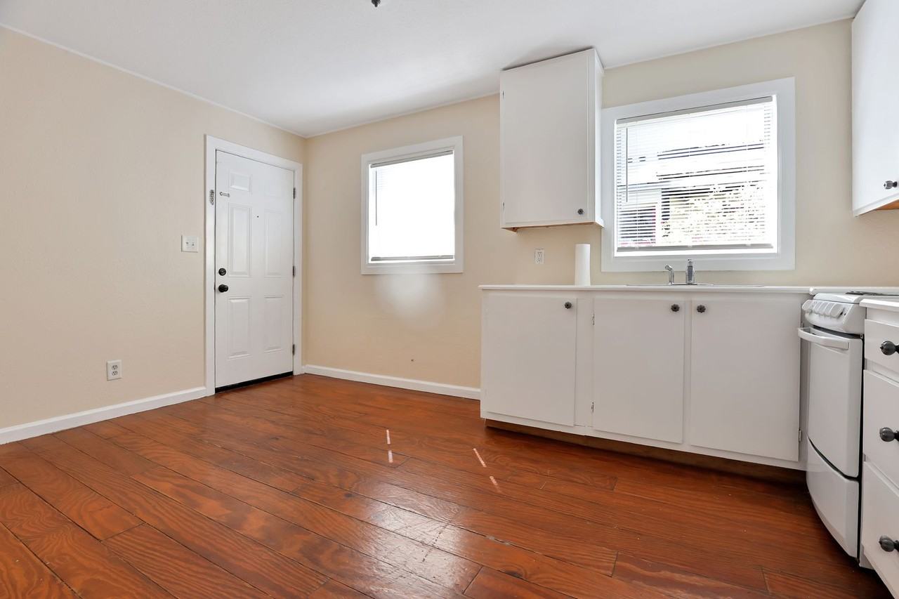 325 Ohio Pl - Photo 3 of 8