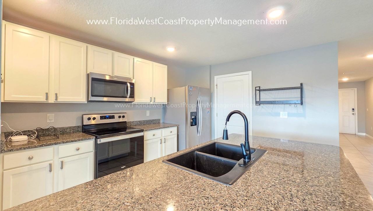 12171 Kingsley Trl - Photo 3 of 50