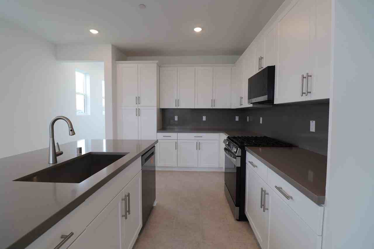 1713 River Vista - Photo 7 of 38