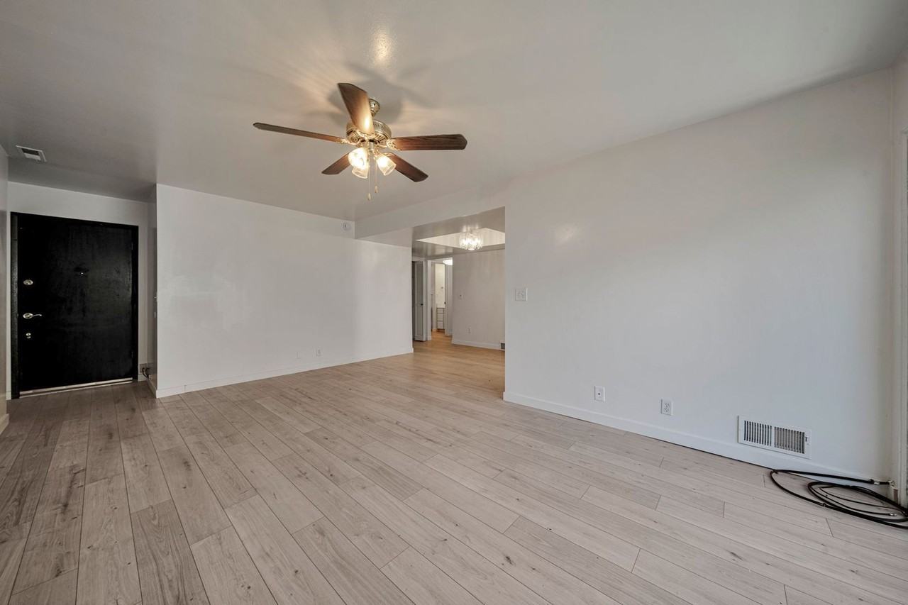 5761 S Waterbury Cir - Photo 5 of 25